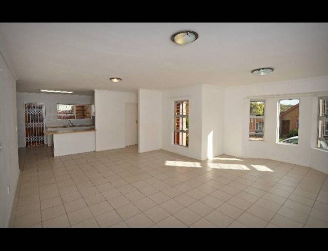 3 bed property to rent in UITZICHT